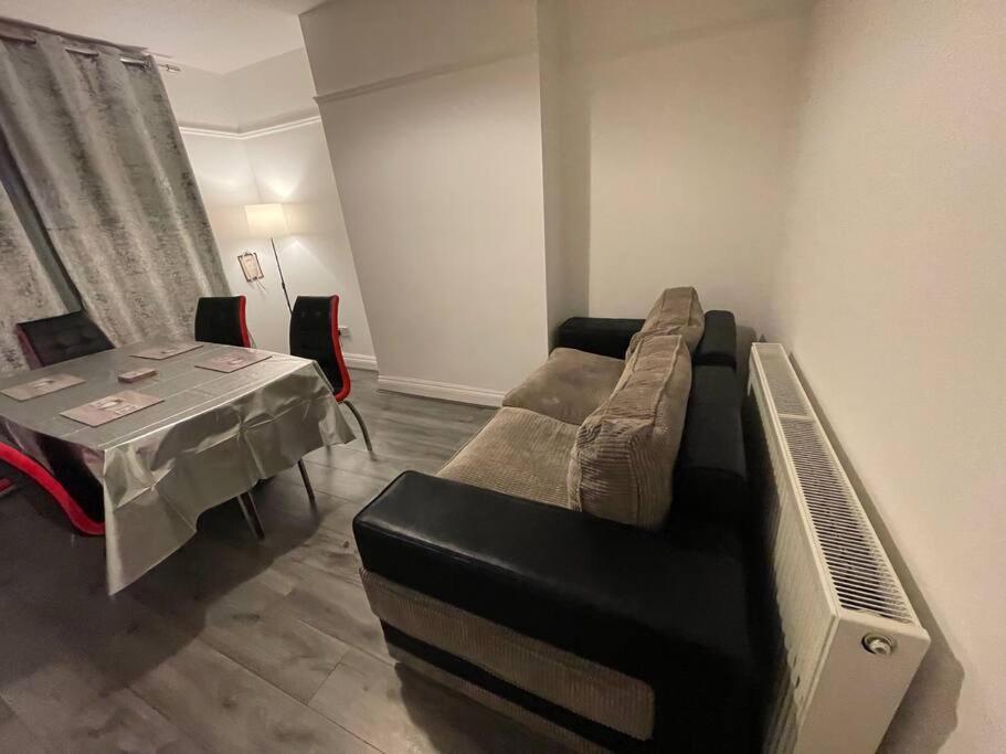 Large Beautiful 3 Bed House In Of * Birmingham