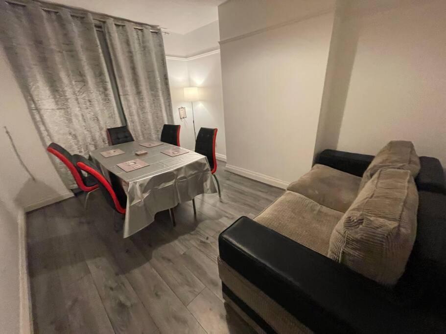 Large Beautiful 3 Bed House In Of Casa vacanze Birmingham