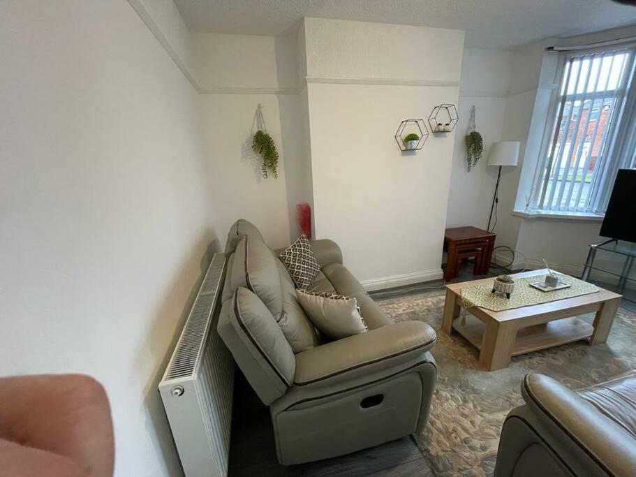 Large Beautiful 3 Bed House In Of