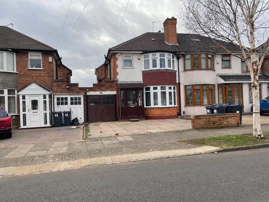 Large Beautiful 3 Bed House In Of Holiday home Birmingham